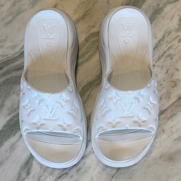 Louis Vuitton Embossed White slides - Picture 1 of 5